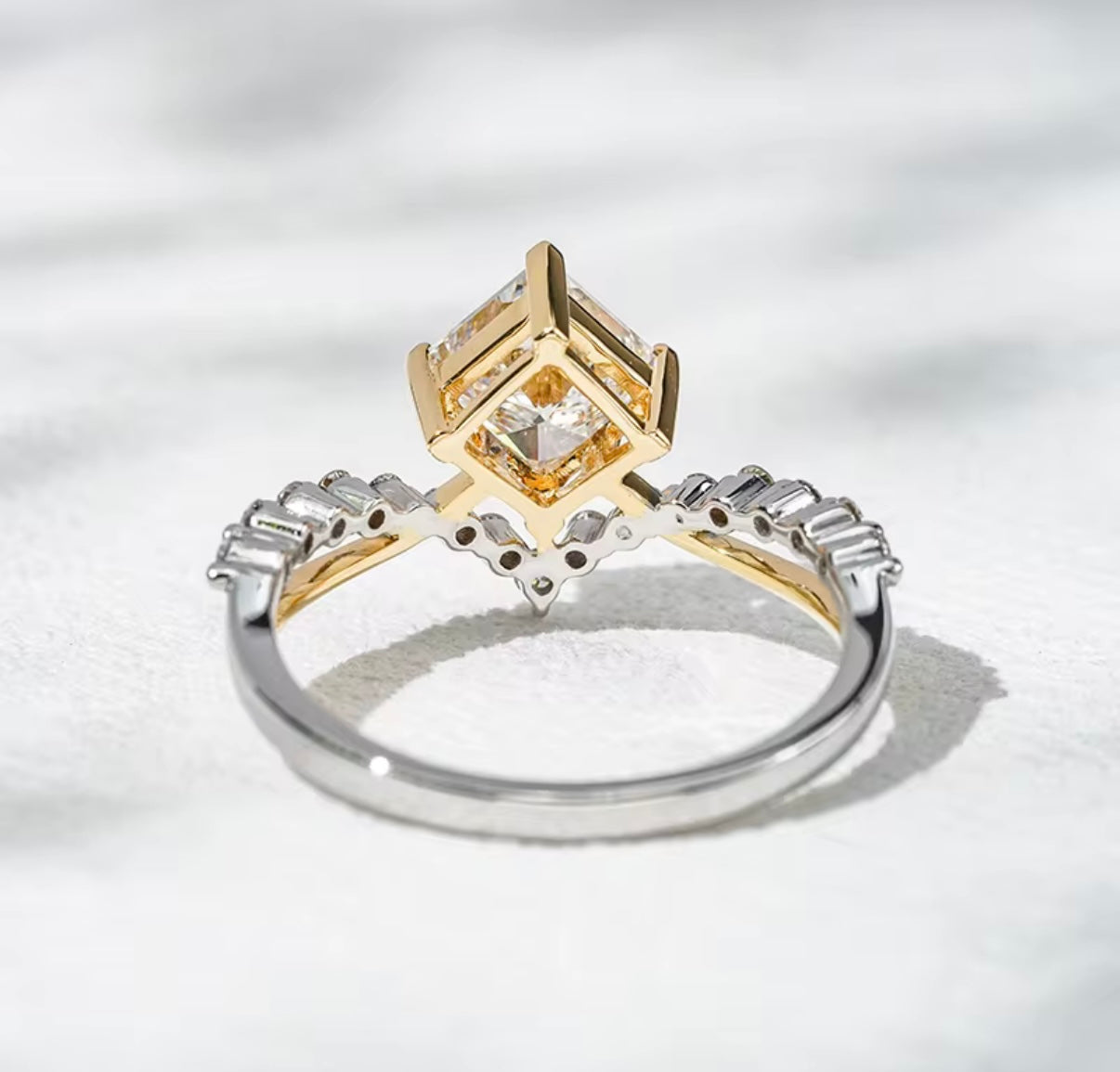The “Dolce Metà” 1.0CT diamond 18k gold