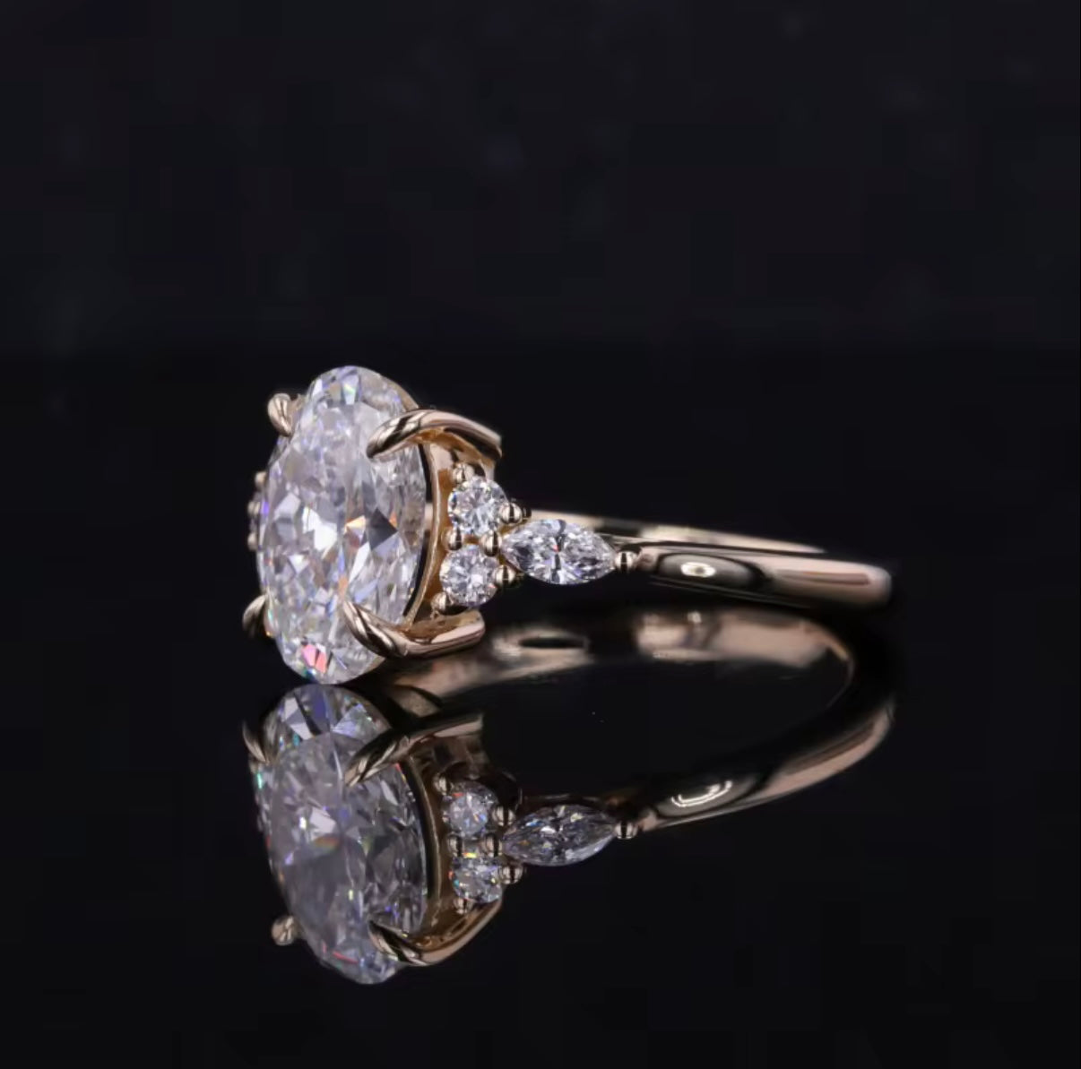 The “Ovale Amor” 2.08CT 14k gold ring