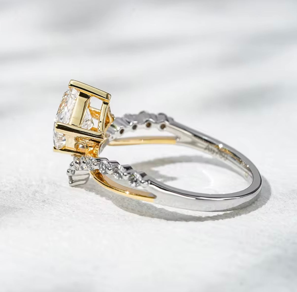 The “Dolce Metà” 1.0CT diamond 18k gold
