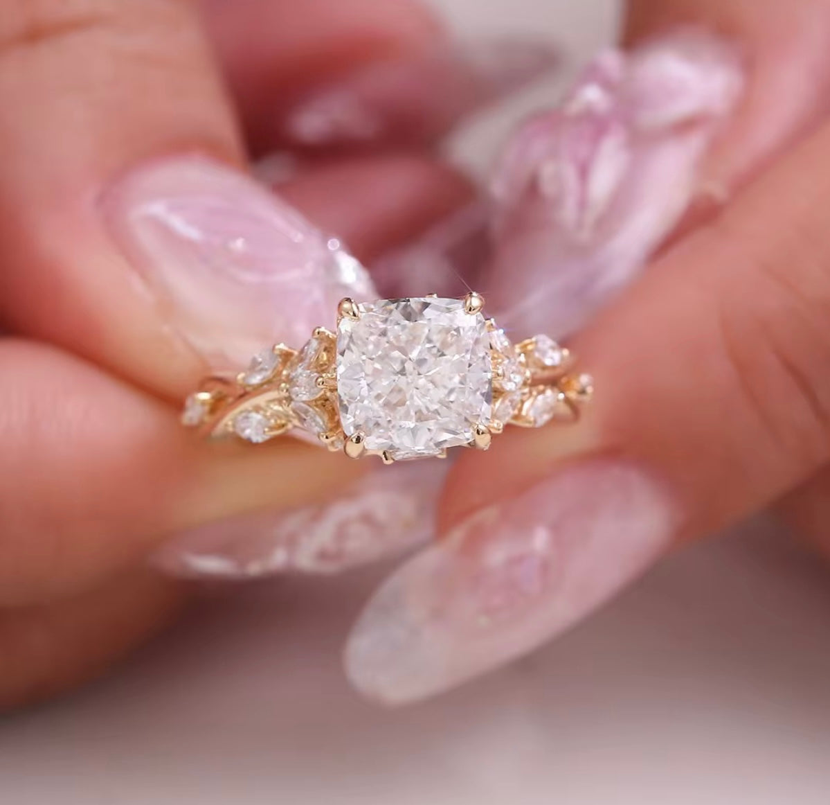 The “Li Quadrato” 2.0CT 18k gold diamond