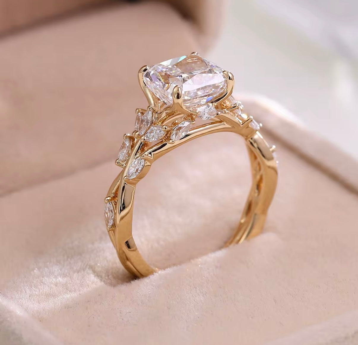 The “Li Quadrato” 2.0CT 18k gold diamond