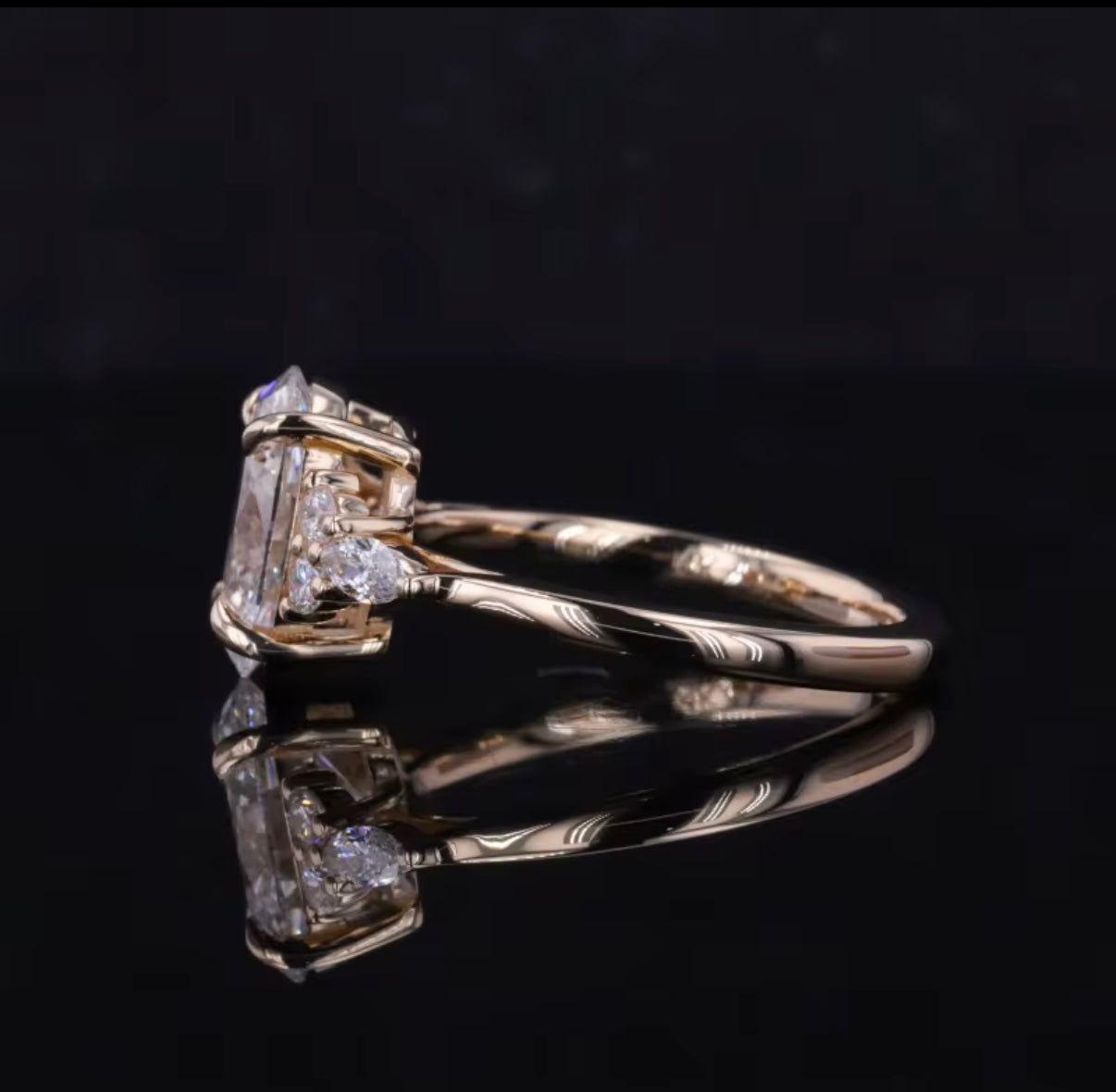 The “Ovale Amor” 2.08CT 14k gold ring