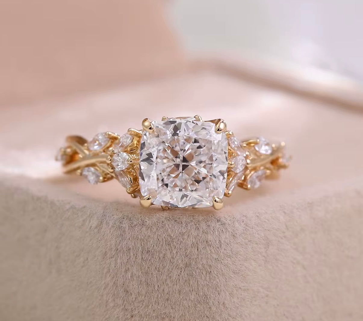 The “Li Quadrato” 2.0CT 18k gold diamond