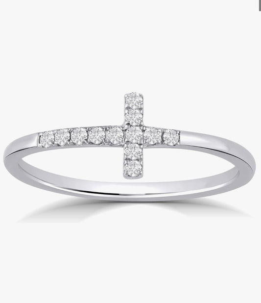 The “Salvatrice” 0.12CT 10k